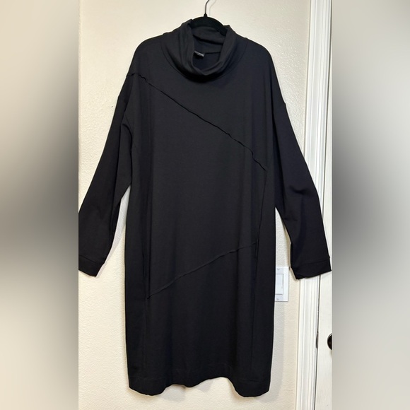 Lisa Bayne Chic Black Long Sleeve Dress with Pockets and Asymmetric Design. - Picture 1 of 14